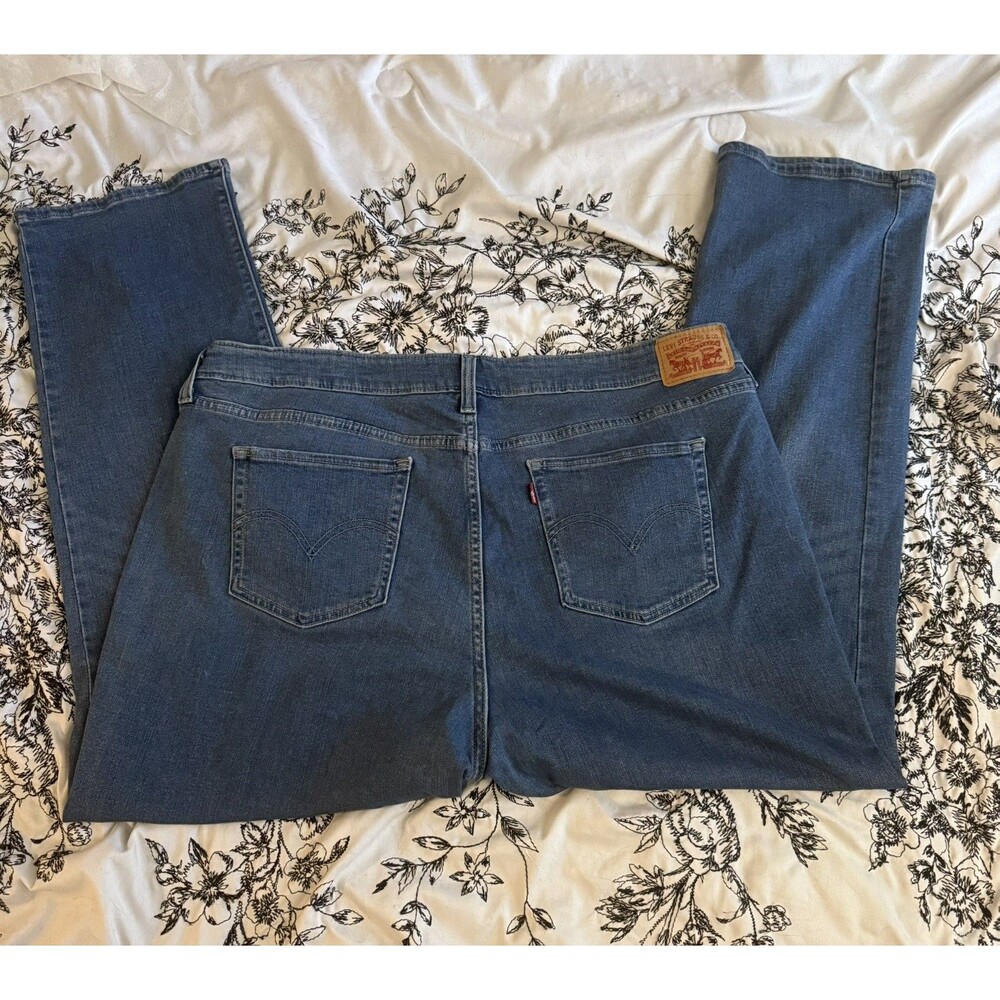 Levi’s Womens 414 relaxed Straight 20W  jeans medium wash plus size